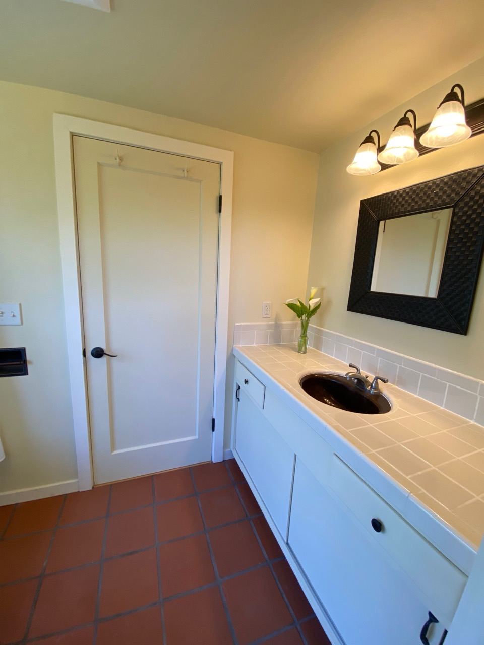 Bathroom vanity